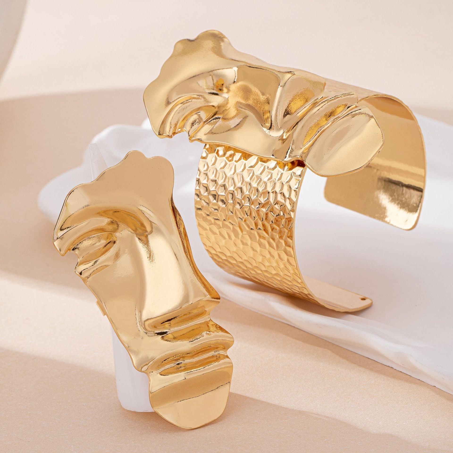 Sculpted face cuff bracelet with textured band - Namlad