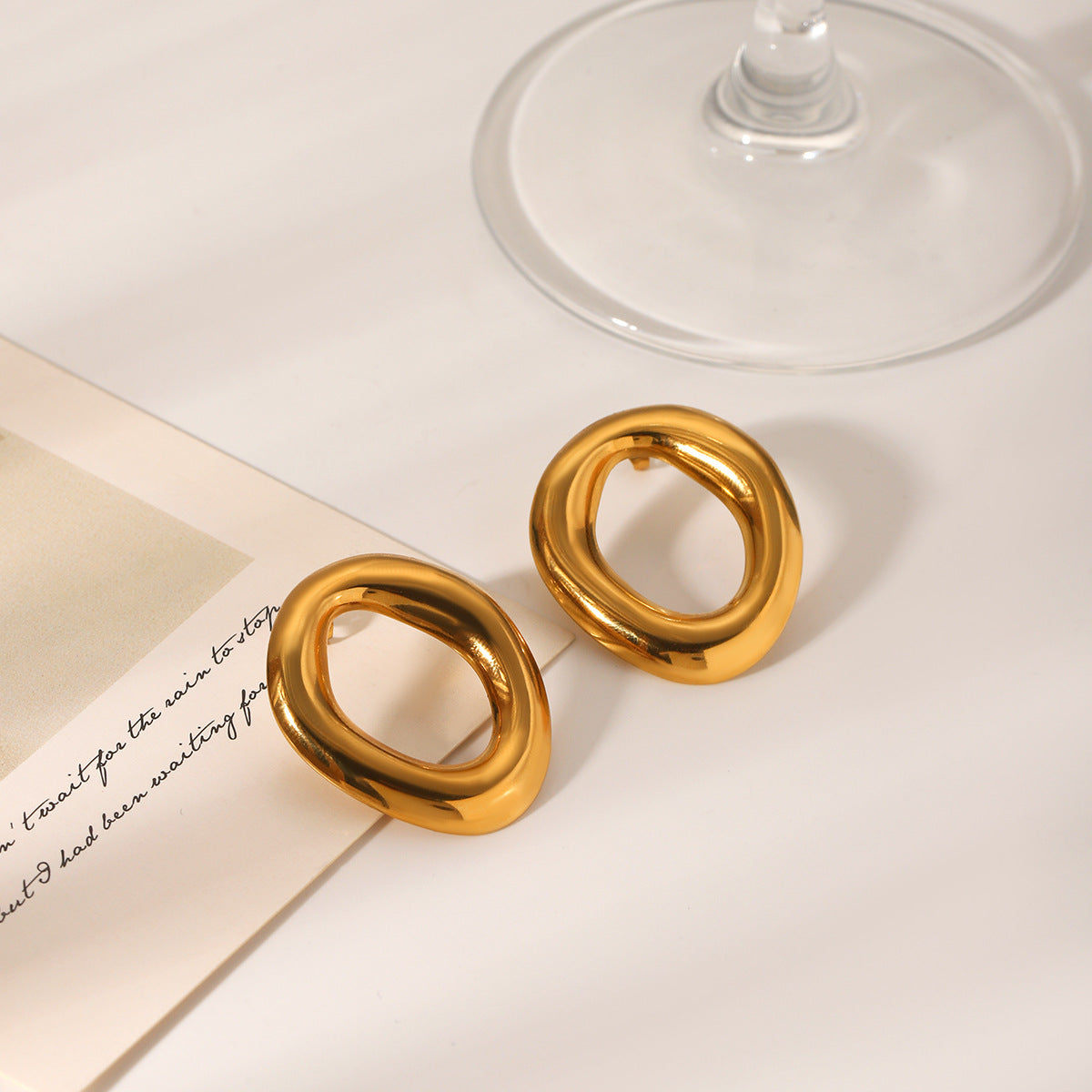 Open oval hoop earrings with high-polish finish - Lisadi
