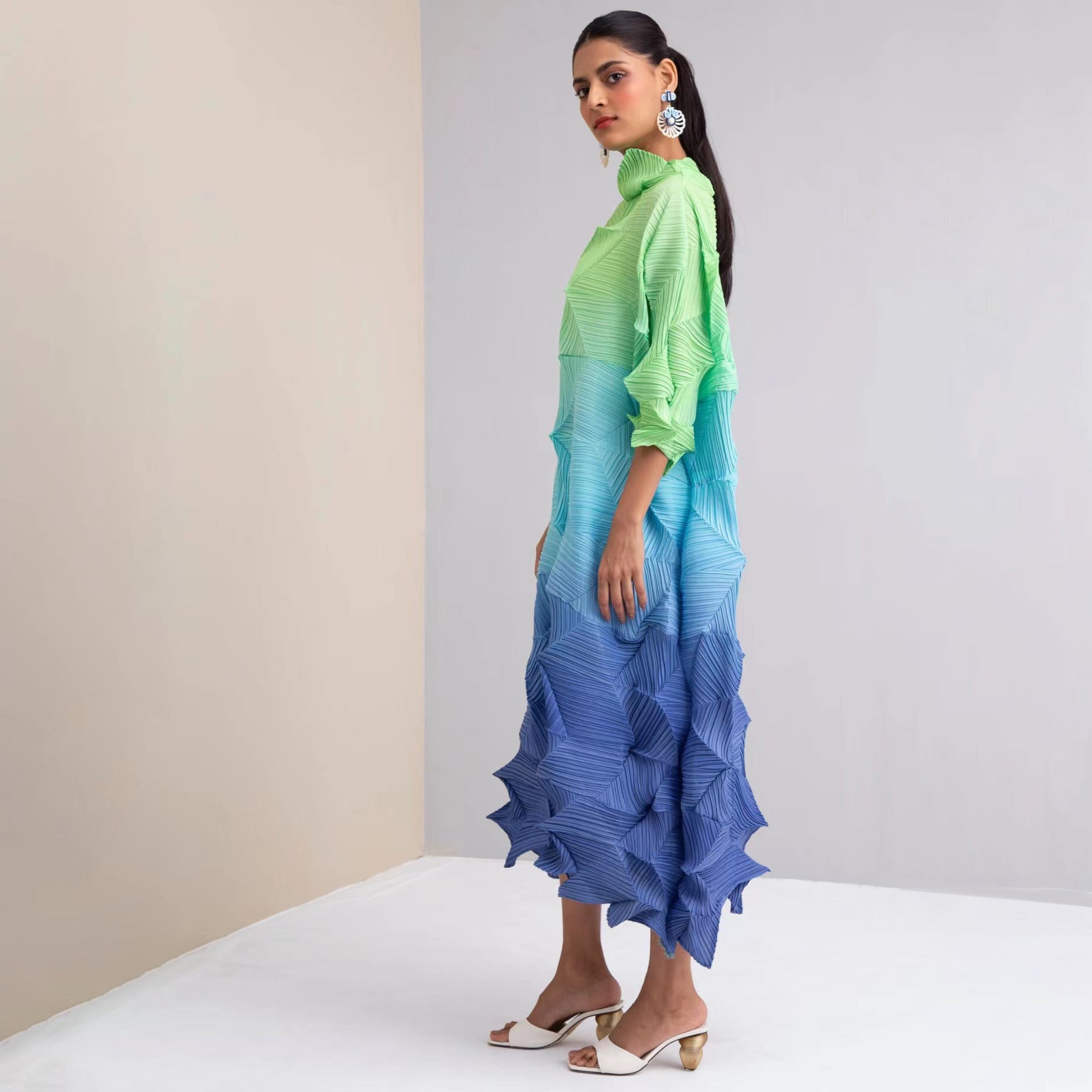 gradient pleated midi dress with 3D texture – Calvina