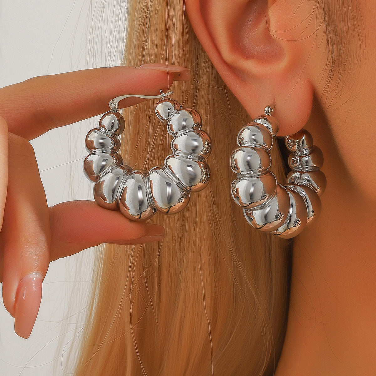 Chunky bubble-textured hoop earrings - Voxlu