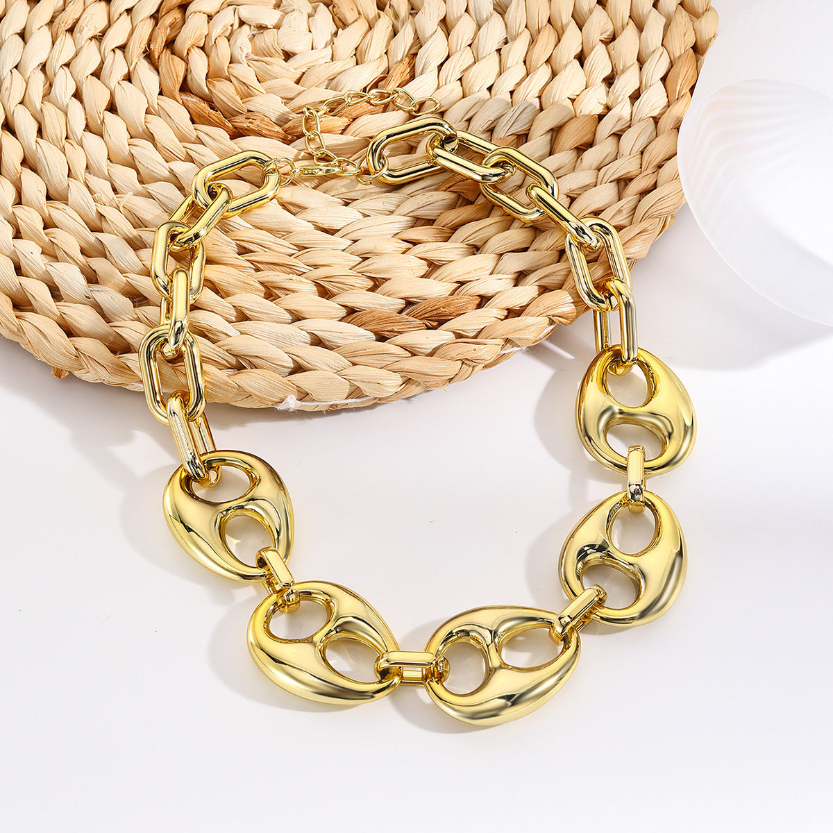 Bold oval-link chain necklace with statement shine - Nilvu