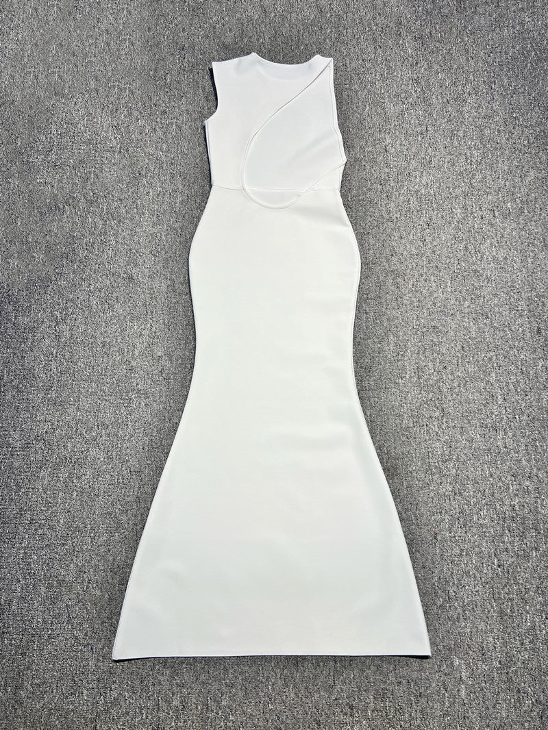 Sleeveless fitted gown with high neckline – Inary