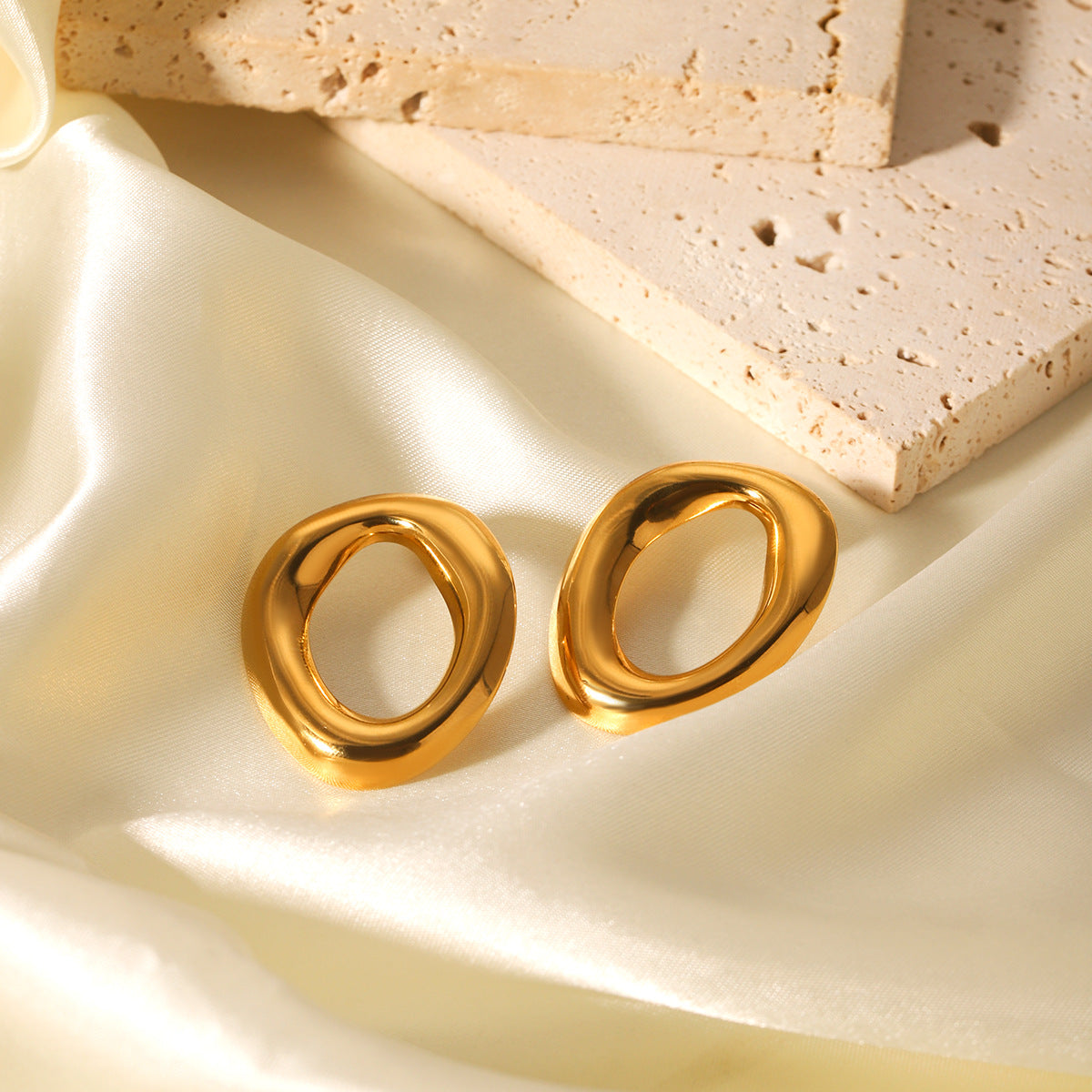 Open oval hoop earrings with high-polish finish - Lisadi