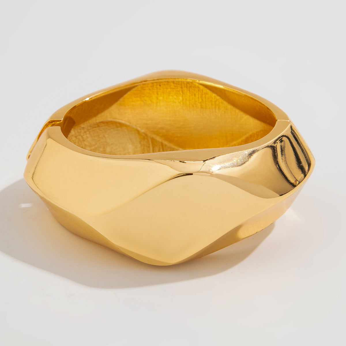 sculptural gold bangle bracelet with folded edge – NOVIA