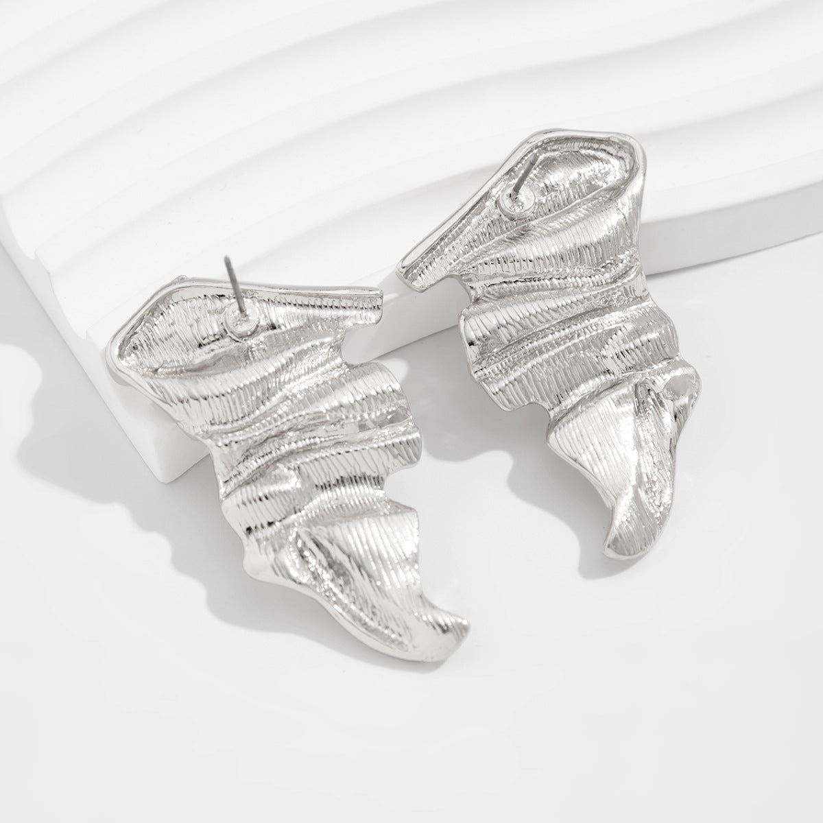 Sculptural ripple earrings with fluid silhouette - Lonwa
