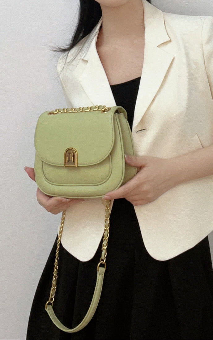 structured flap shoulder bag with chain strap - AURRA