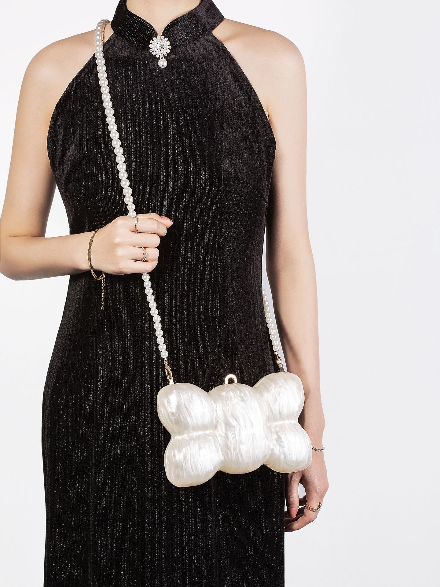 Bow-shaped pearl-embellished bag with chain strap - Lizzry