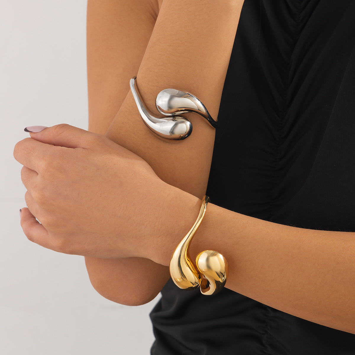 sculptural teardrop cuff bracelet in gold finish – ARIAV