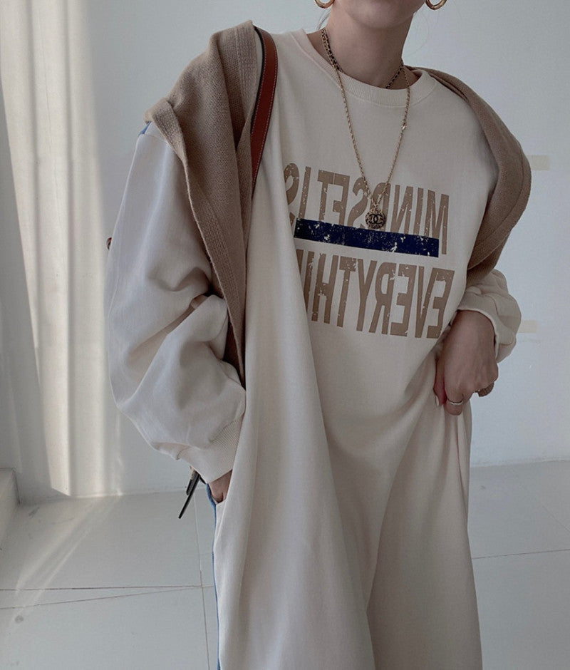 oversized sweatshirt dress with text print – Faeiqa