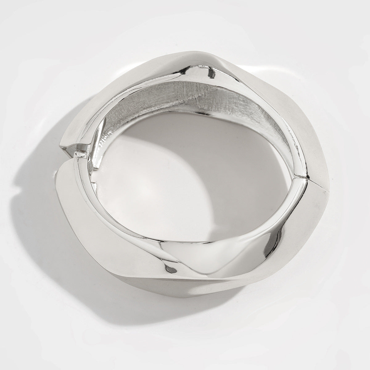 sculptural gold bangle bracelet with folded edge – NOVIA