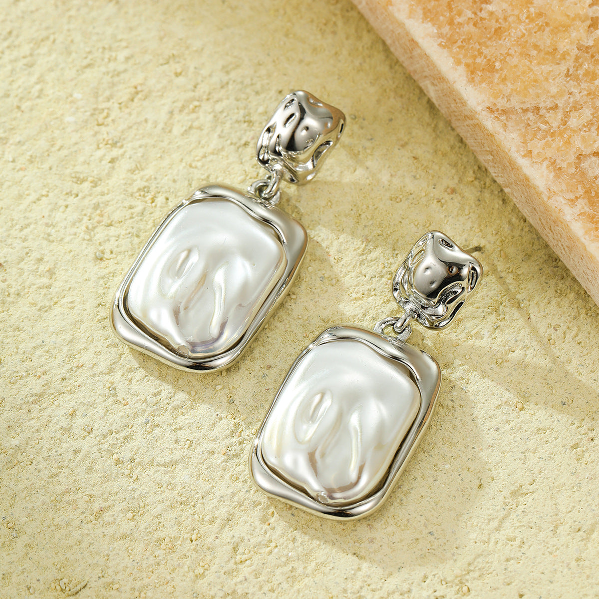 gold-framed irregular pearl drop earring – CELINE