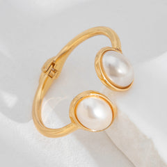 pearl-studded gold bangle – LUMI