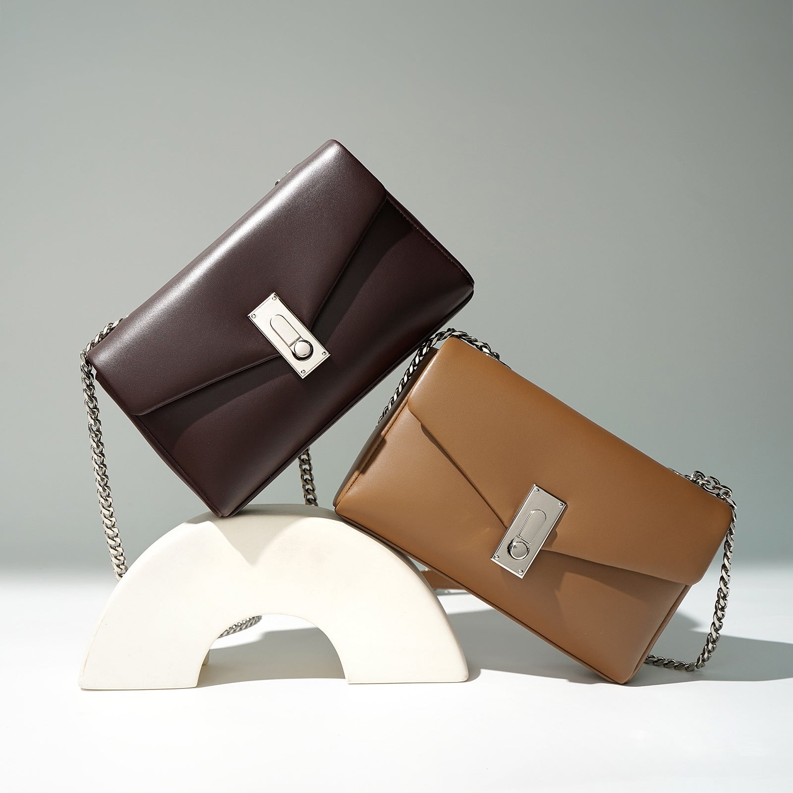 structured leather crossbody bag with flap and chain strap - NOZVA