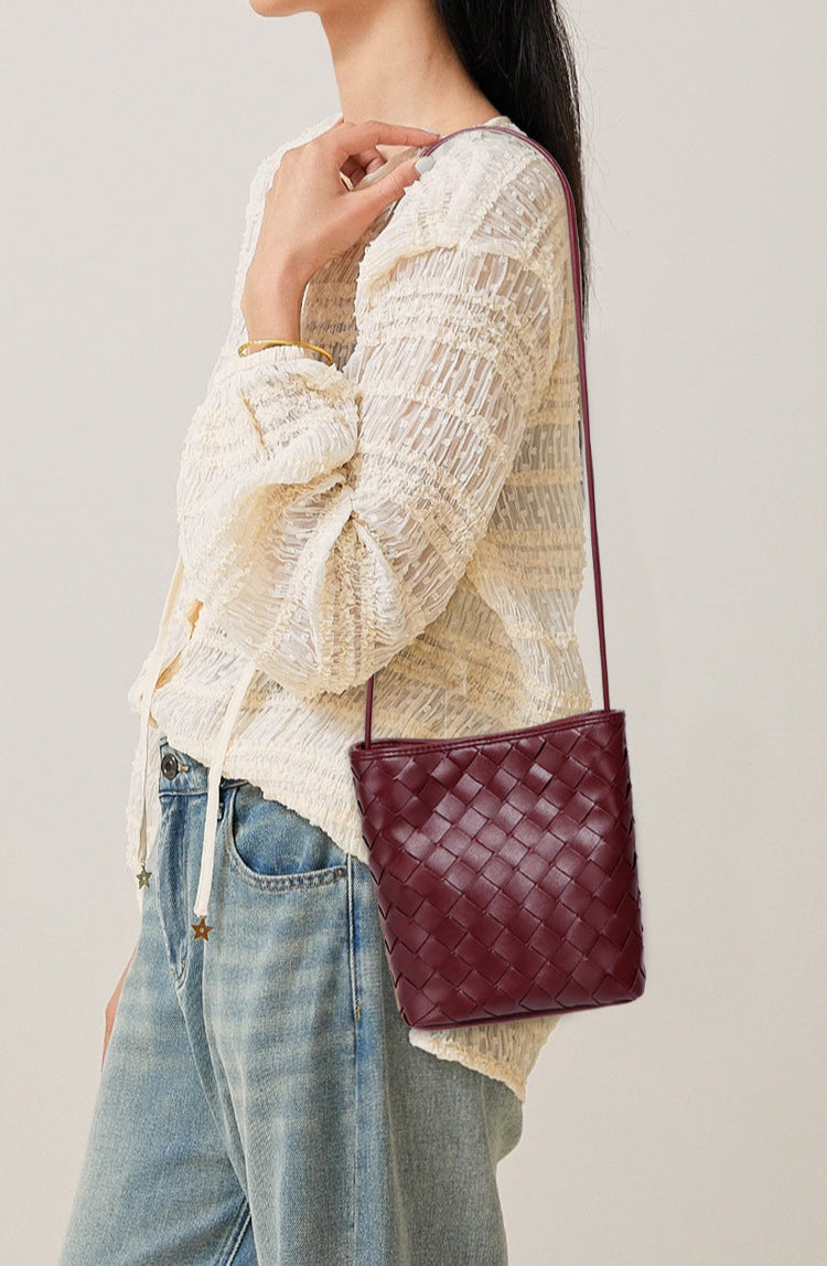 woven bucket tote in oxblood – MILA