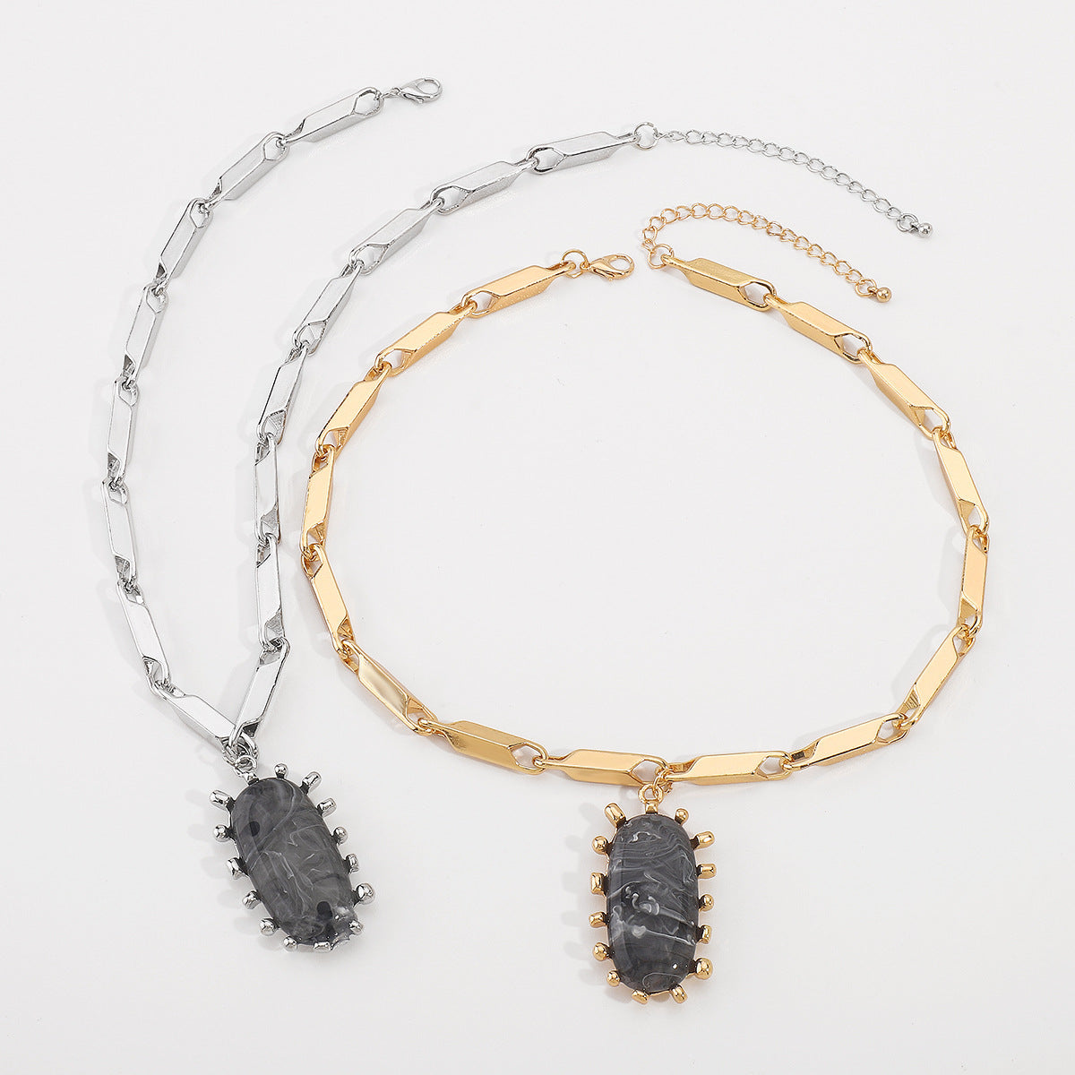 chunky link chain necklace with hammered disc details - REINAW