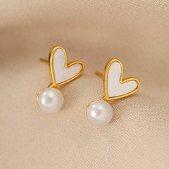 Heart-shaped stud earrings with pearl drop - Alkro