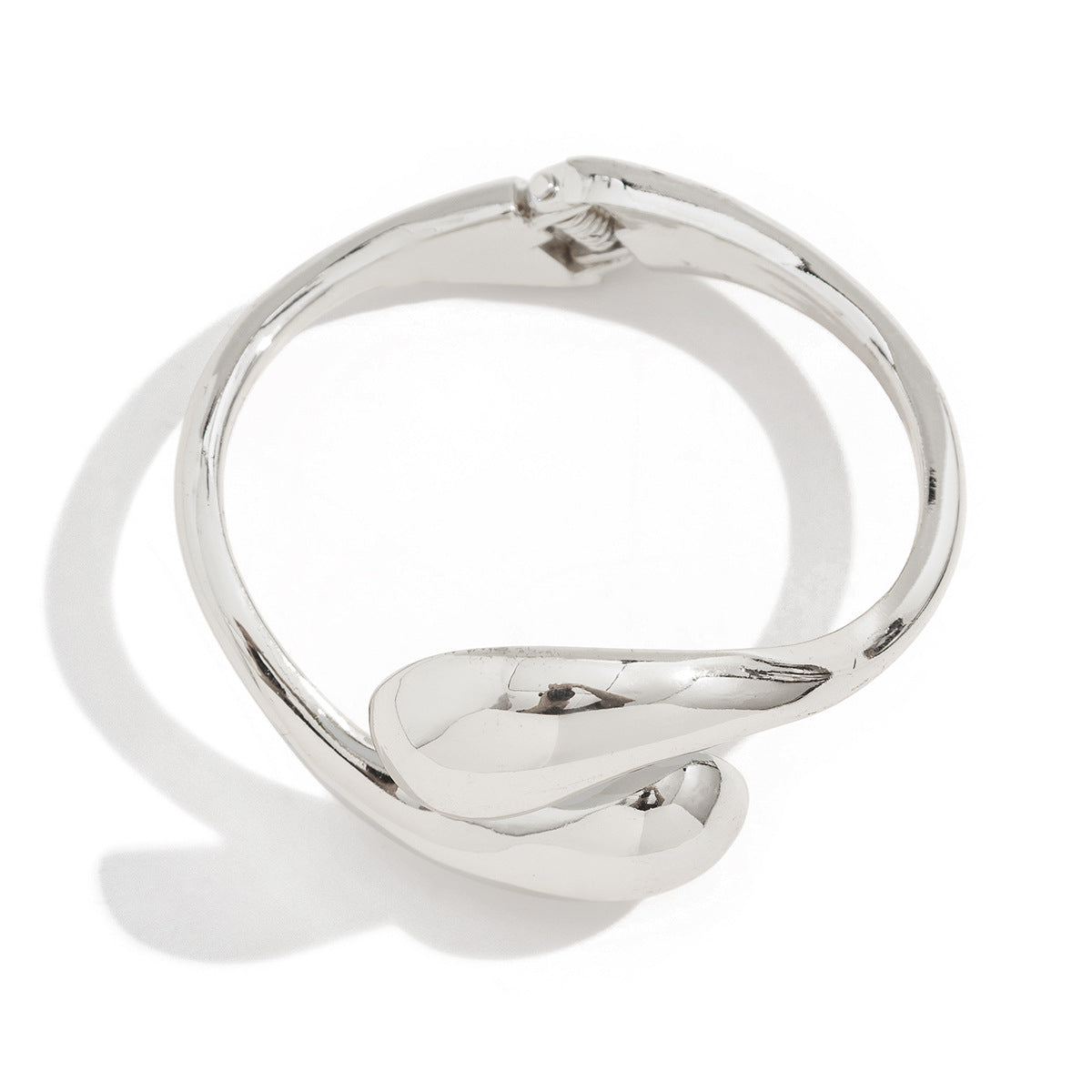 sculptural teardrop cuff bracelet in gold finish – ARIAV