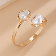 Open cuff bracelet with oversized baroque pearls - Milkya