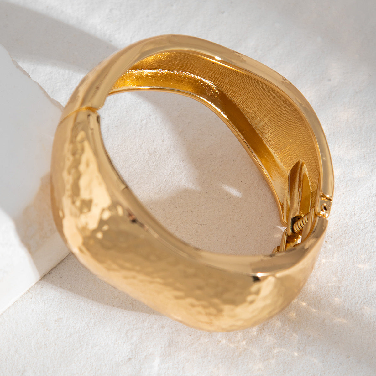 hammered gold cuff bracelet with bold curve – TERRA