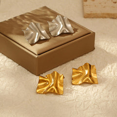 Folded square stud earrings with satin gold finish – Romilo