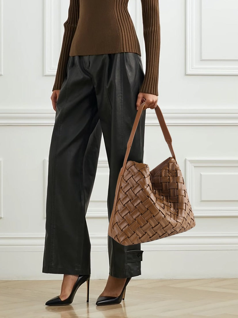 metallic woven hobo bag in gold leather – AUREZ