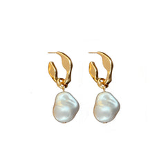 Sculptural hoop earrings with baroque pearl drop – Lirnua