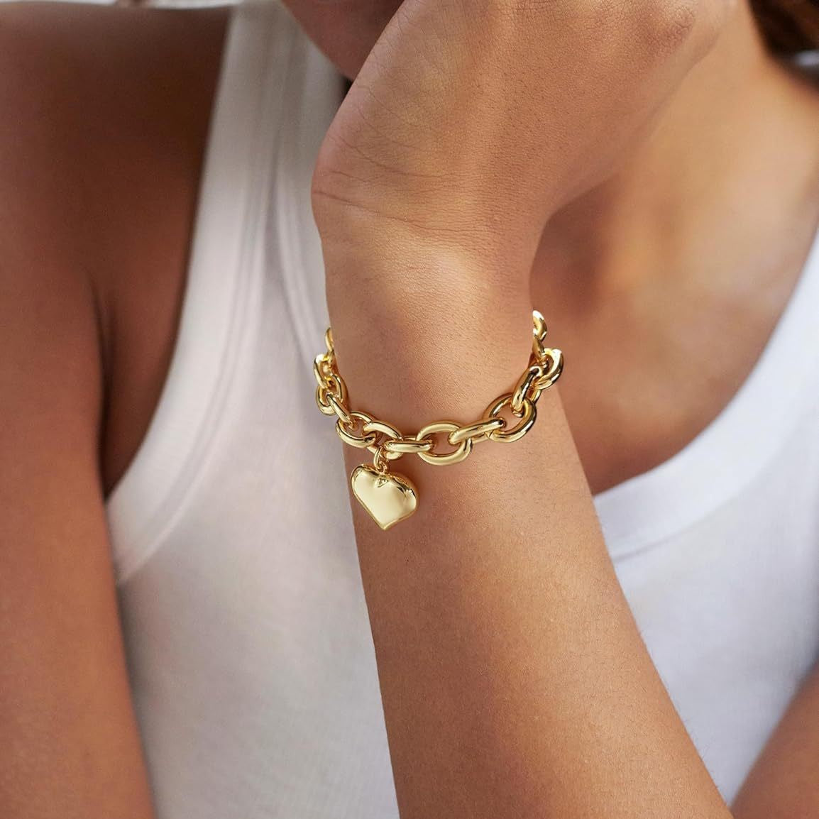 chunky gold chain bracelet with heart charm – AURA