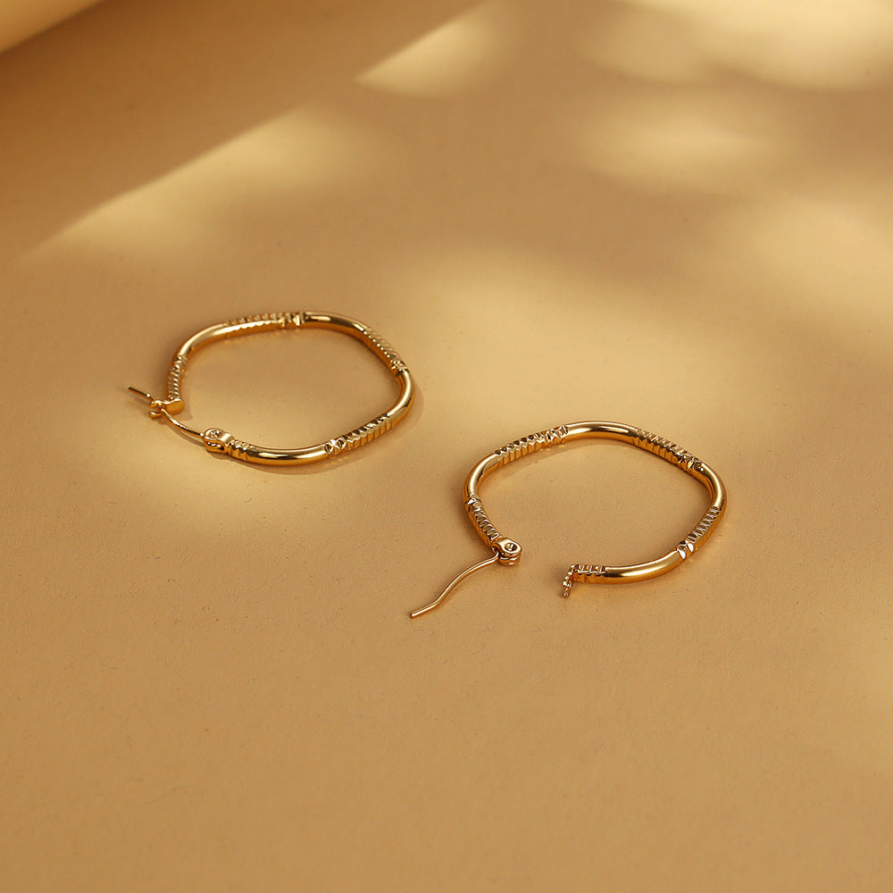 Gold-tone square hoop earrings with engraved detail - Zonzi