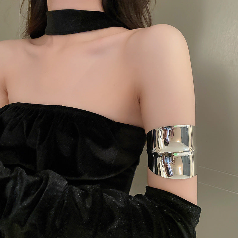 sculptural gold wide cuff bracelet with fluid contours – ARYO