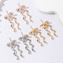 twisted ribbon drop earrings with metallic waves – Rukjino