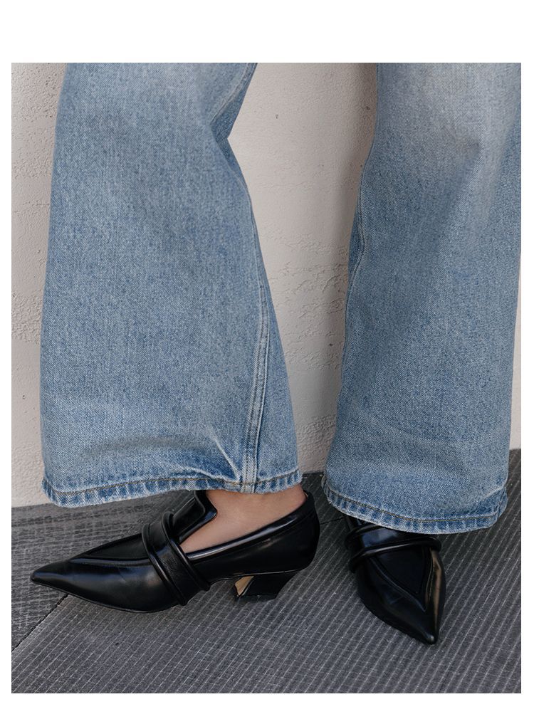 patent pointed loafers with double strap detail – VITTORIA