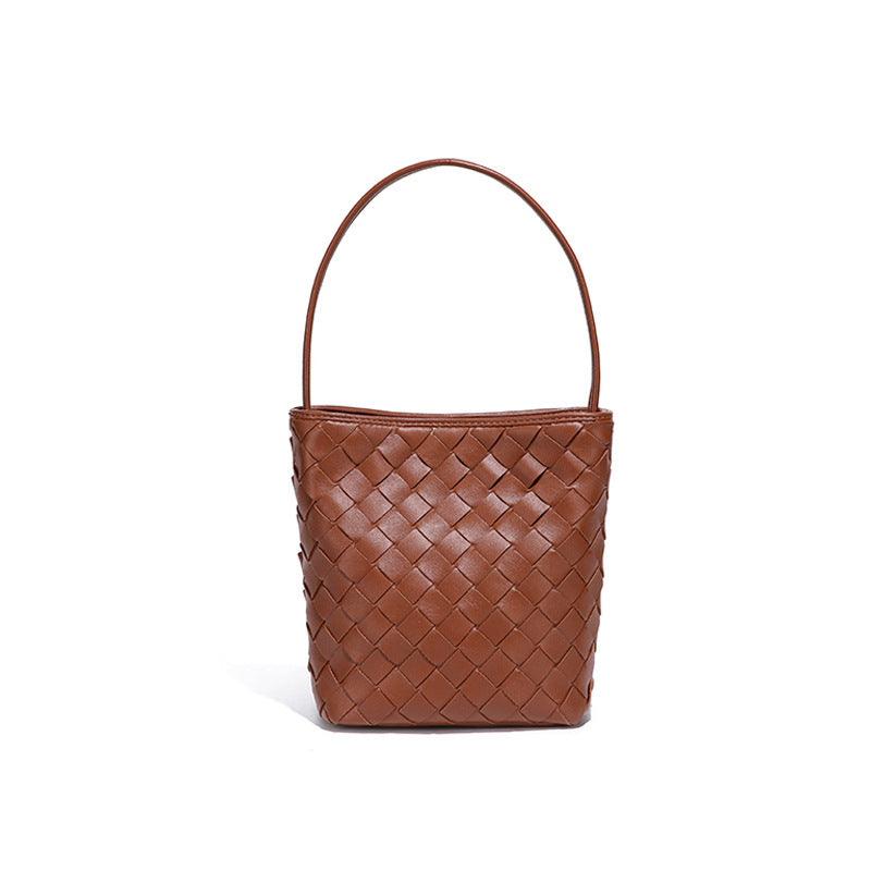 woven bucket tote in oxblood – MILA