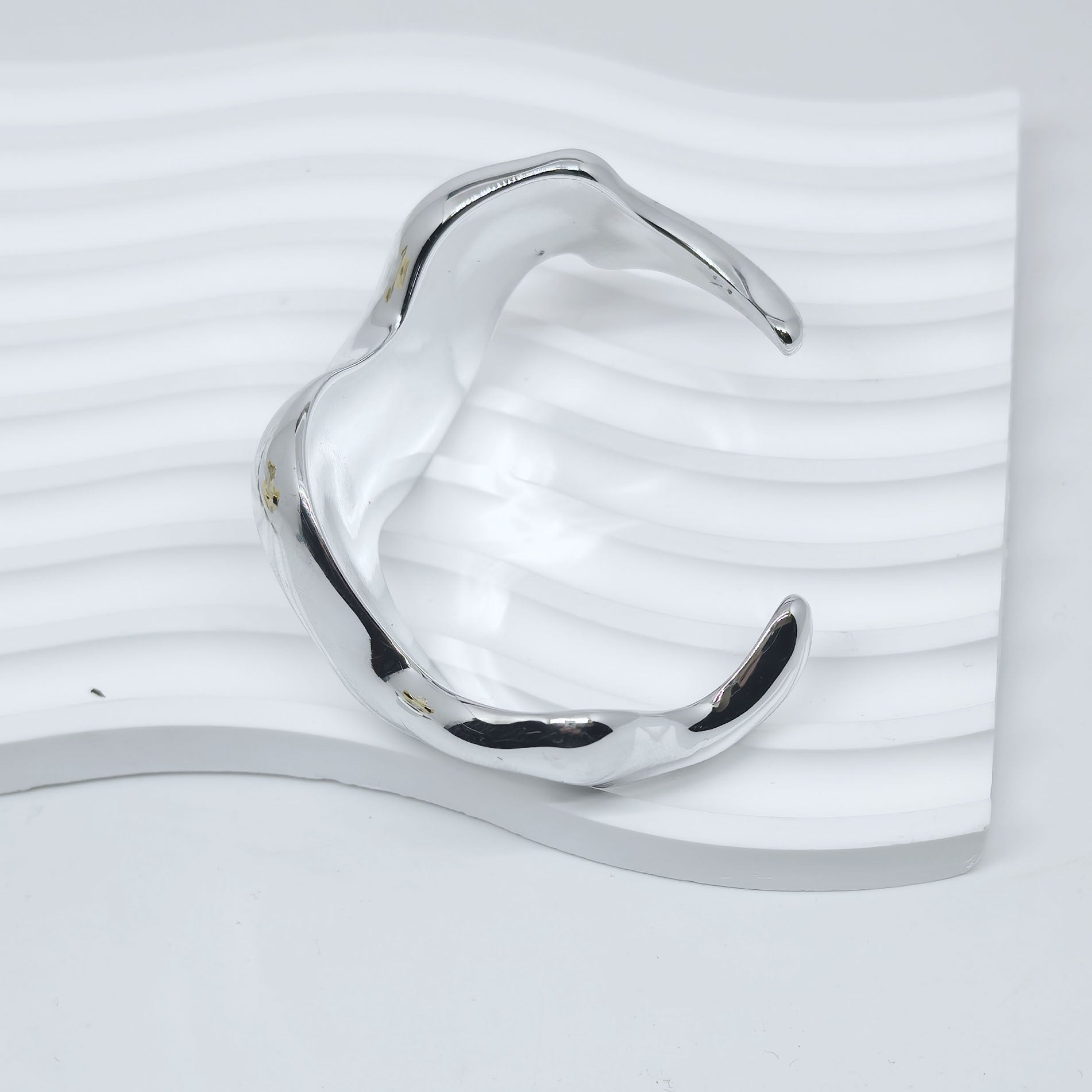 sculpted wave cuff bracelet with mirror silver finish – VORTA