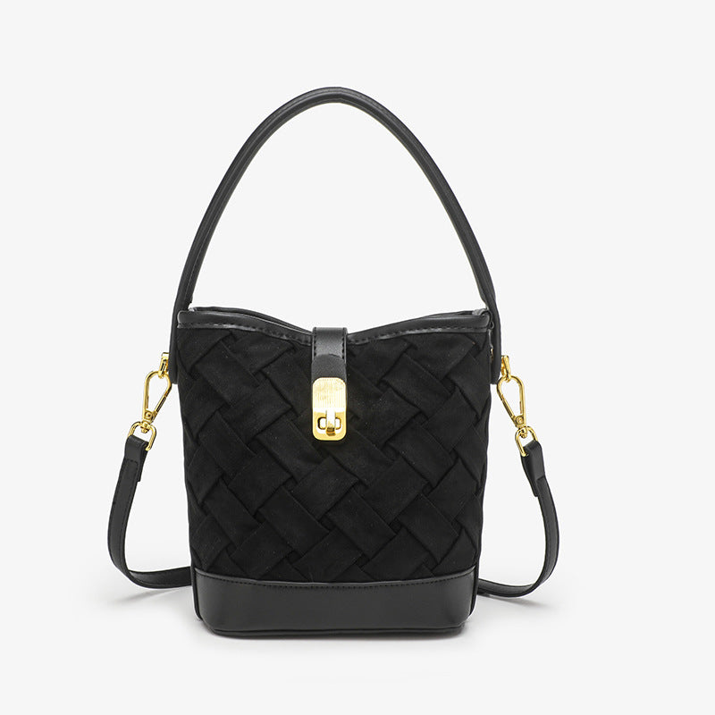 woven bucket bag with gold clasp – RUBINA