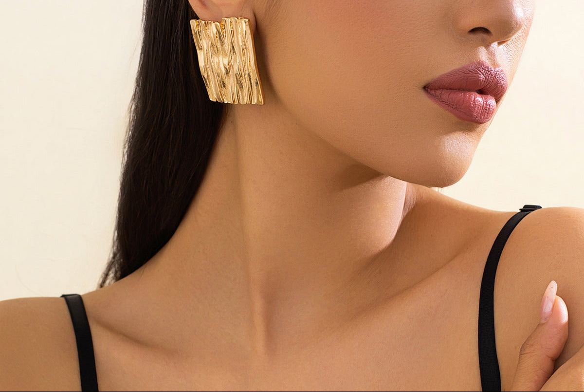 Textured square earrings with vertical ridges - Rinda