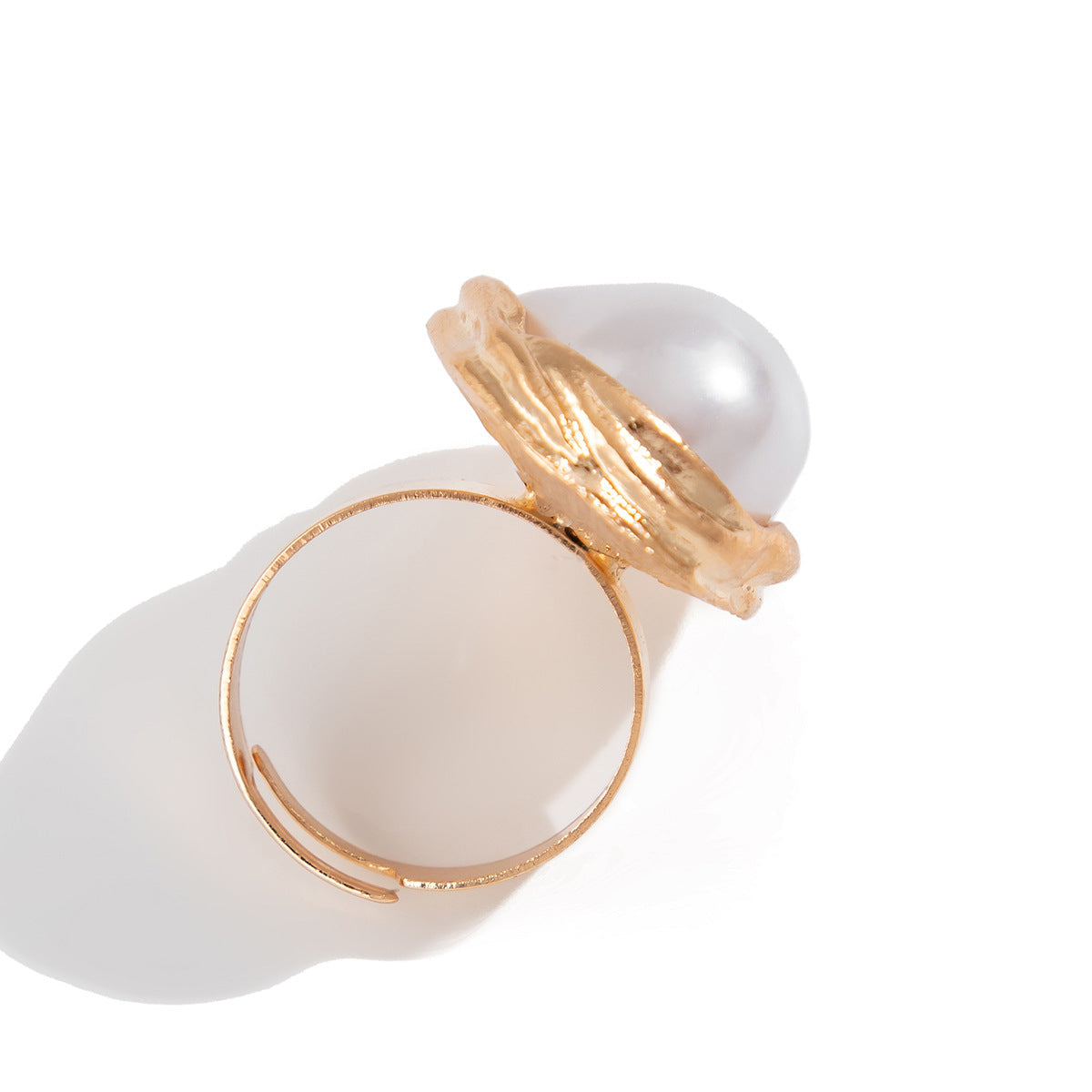 Abstract wrapped band ring with irregular pearl - Miklasu