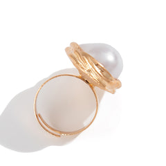 Abstract wrapped band ring with irregular pearl - Miklasu