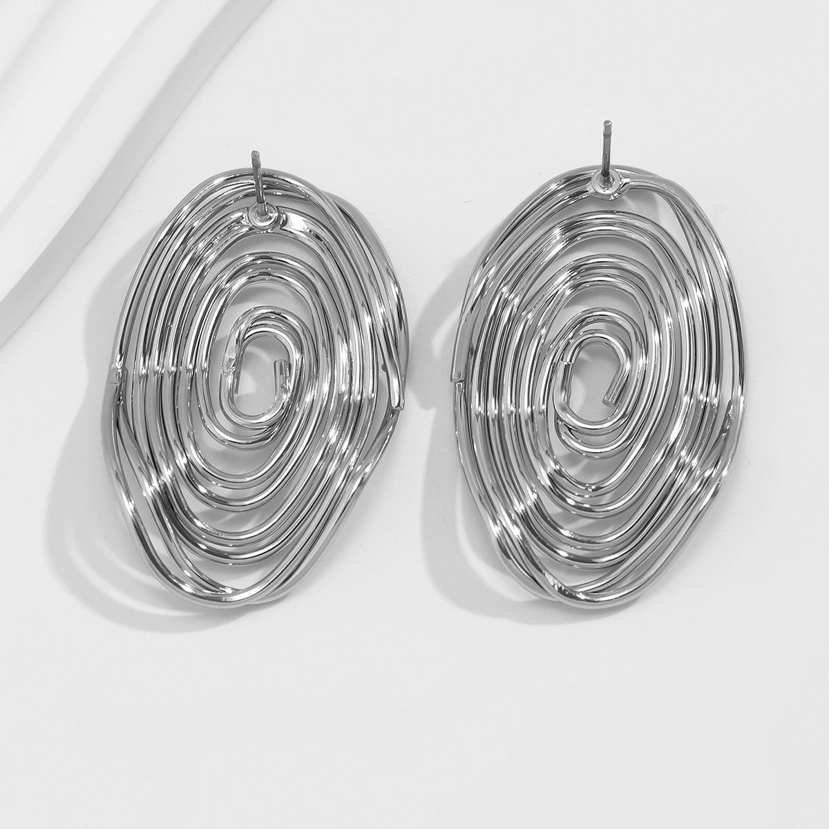 Spiral wire oval earrings in metallic finish - Noliz