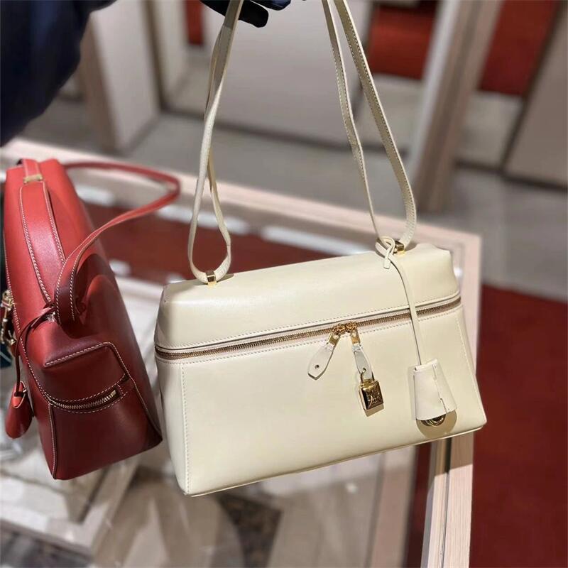 structured leather crossbody with gold lock detail – VERA
