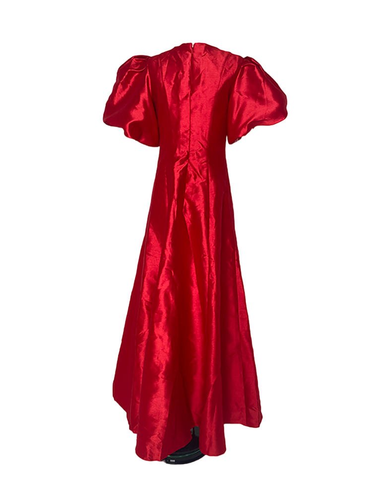 puff-sleeve satin gown in crimson – Tiarna
