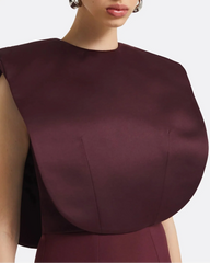 Sleeveless column dress with sculpted shoulder detail - WIINE