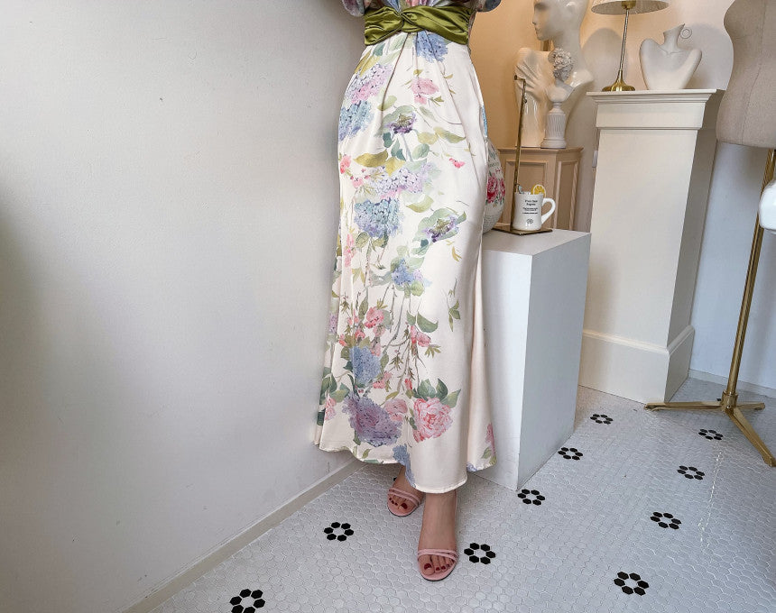 floral print satin gown with belted waist – retga