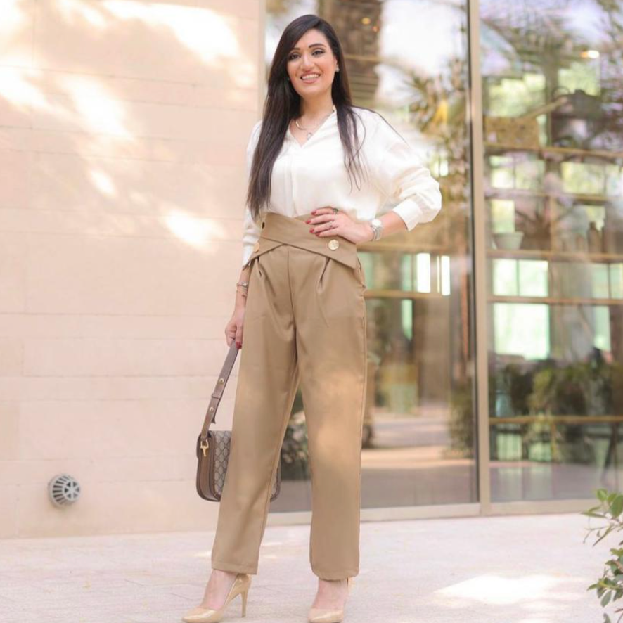 high-waist pleated pants with crossover button detail - Radish