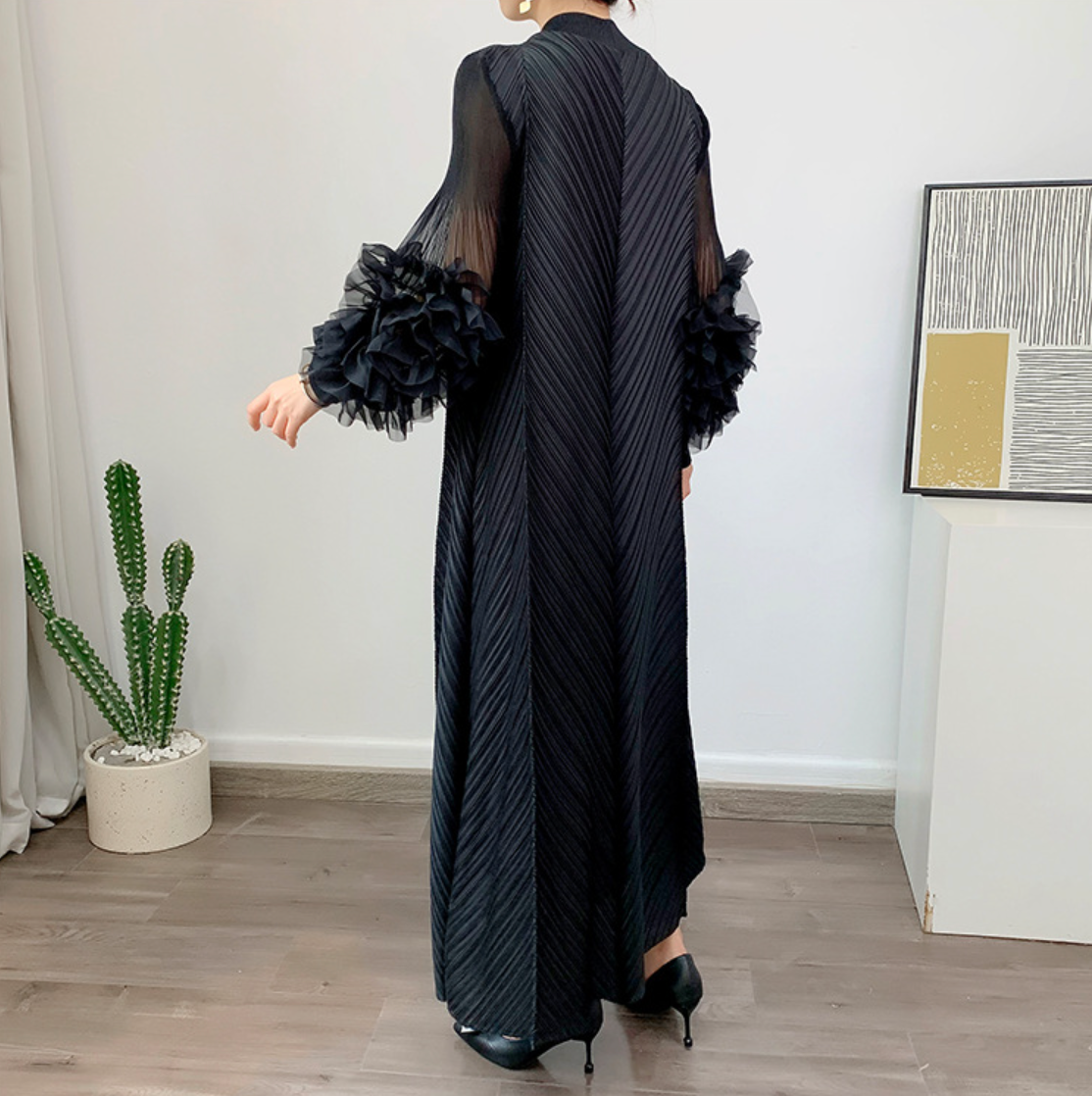 pleated maxi dress with floral cuff sleeves – Volen
