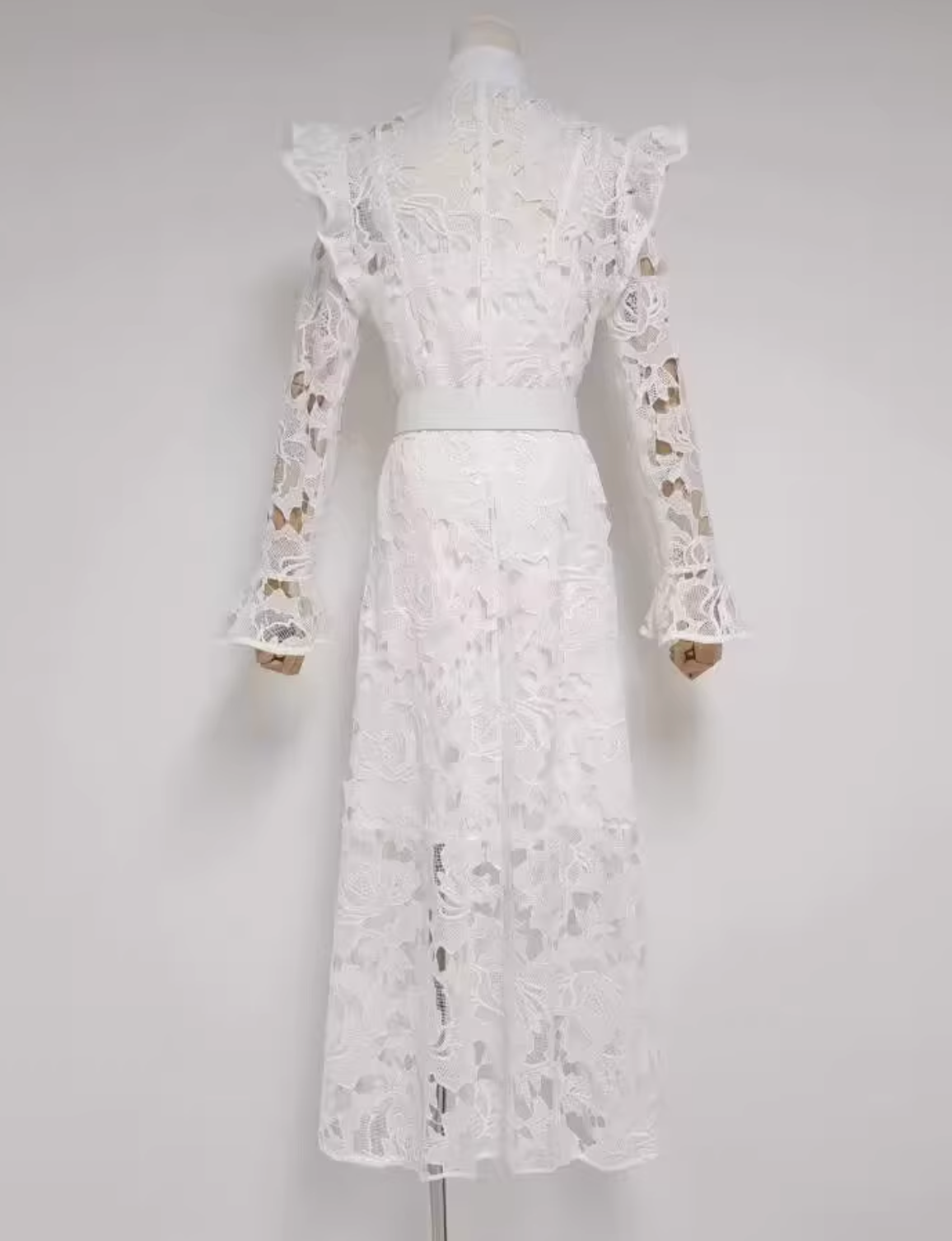long-sleeve lace midi dress with belt – Tesoro