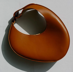 crescent-shaped leather shoulder bag with adjustable strap - Felberta