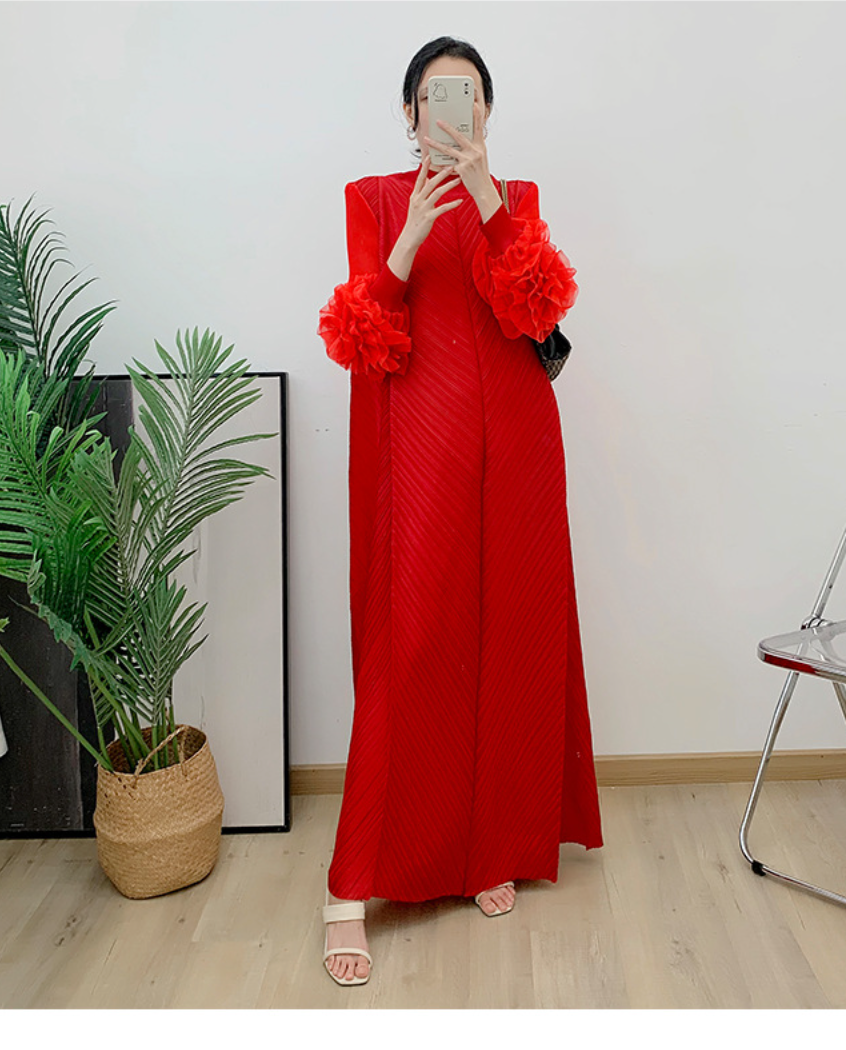 Pleated gown with 3D floral sleeves – Gerdie