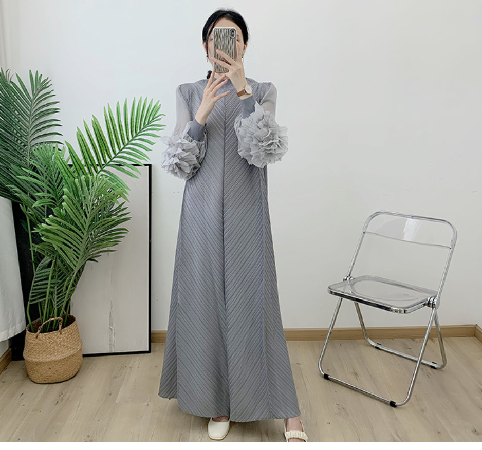 Pleated gown with 3D floral sleeves – Gerdie