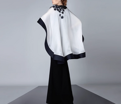 sleeveless column gown with contrast cape – yoosy