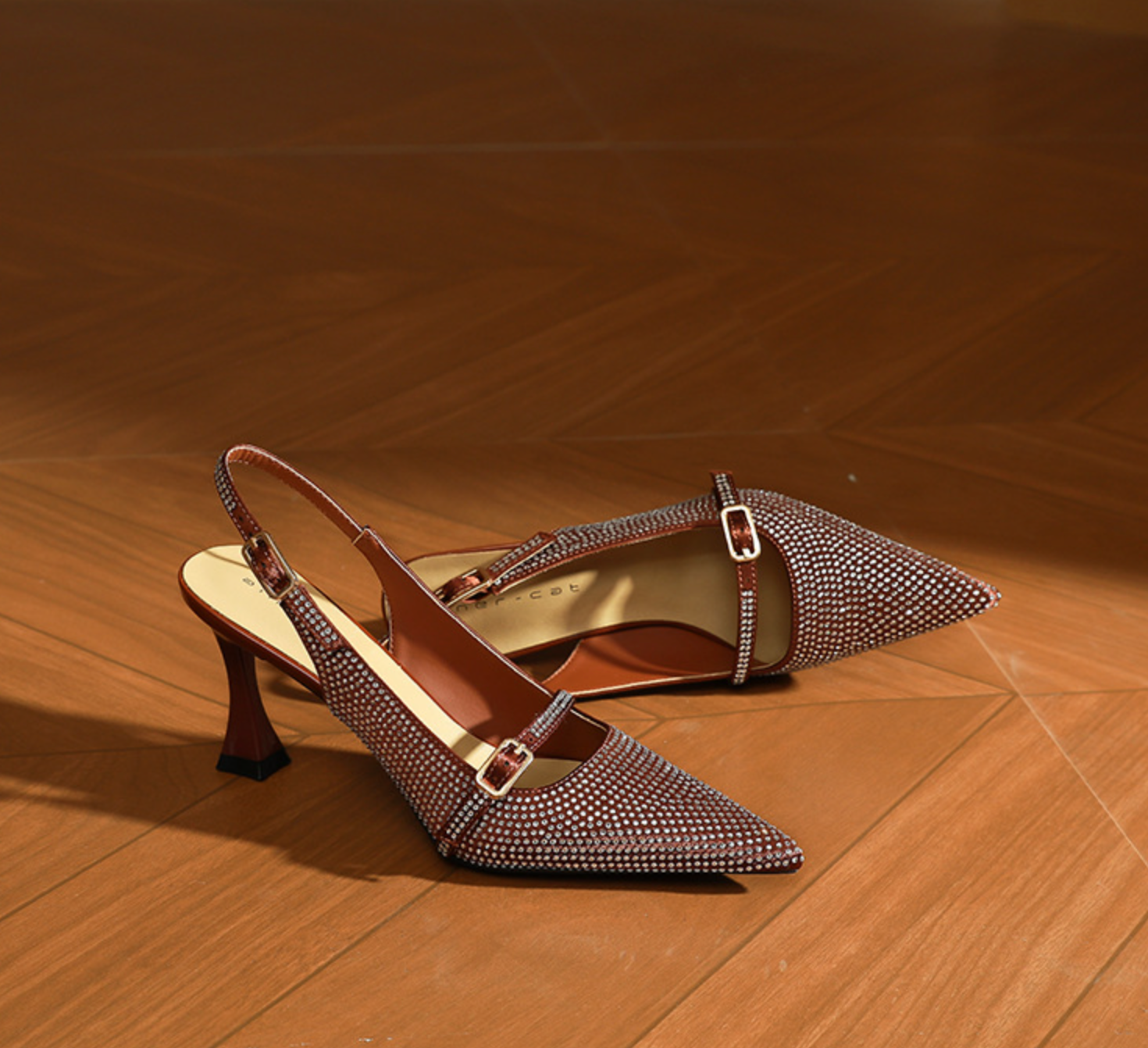Crystal-Embellished Slingback Pumps with Sculpted Heel – SRNA